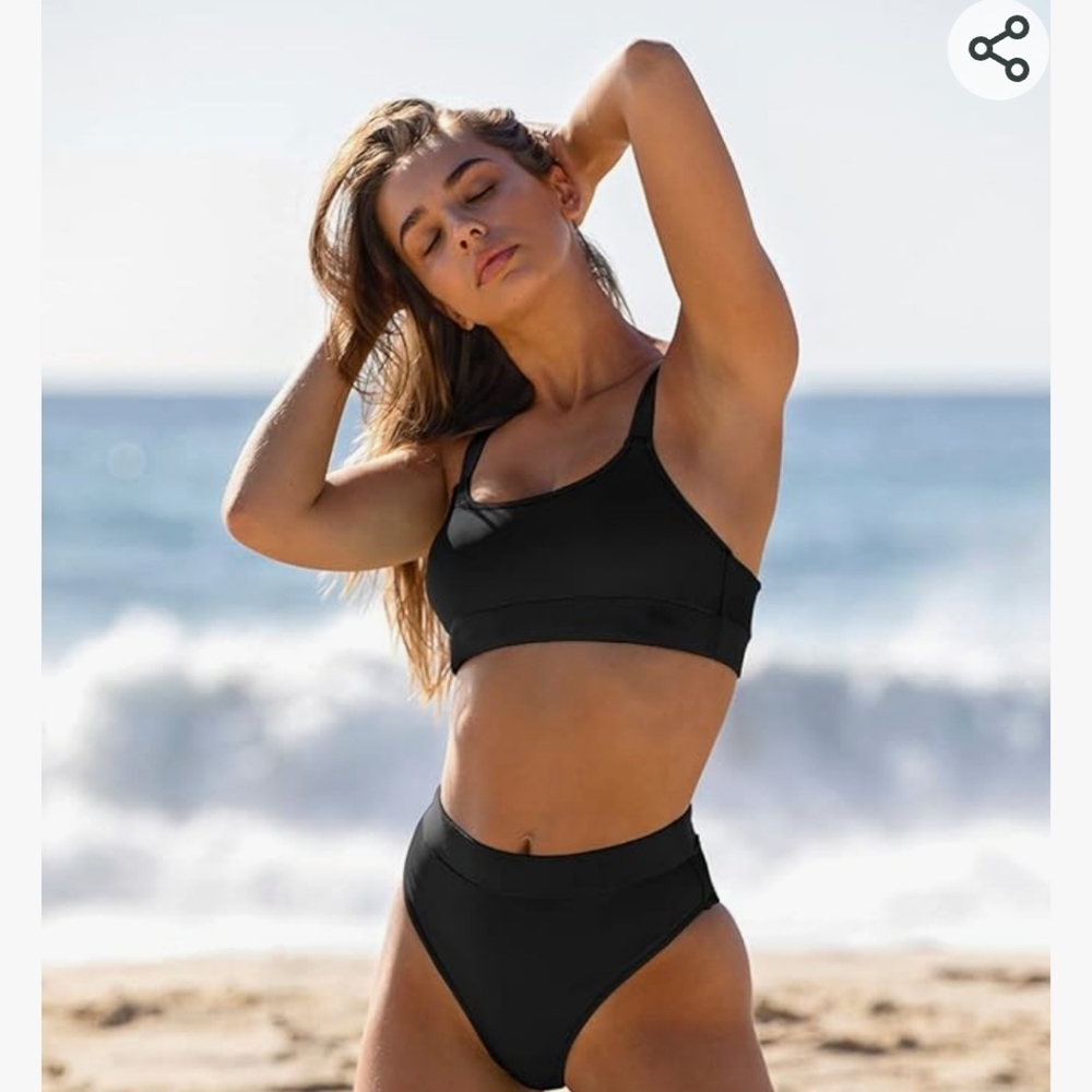 Bikini - Picture 3 of 3